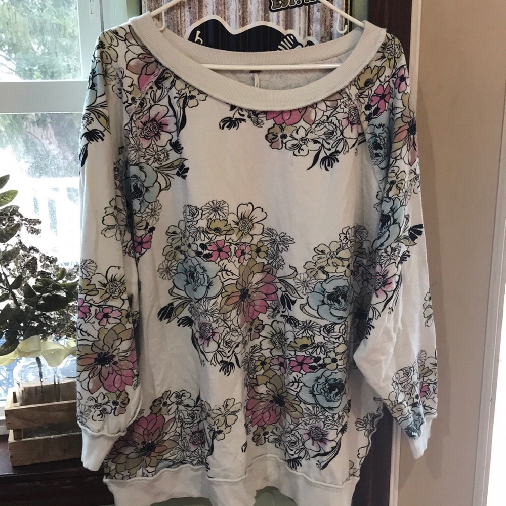 Free People floral sweatshirt 💕